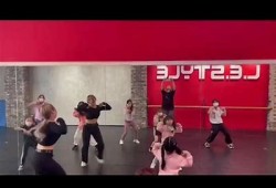 女性抖阴舞表演技巧分享：如何通过舞蹈增强自信与魅力