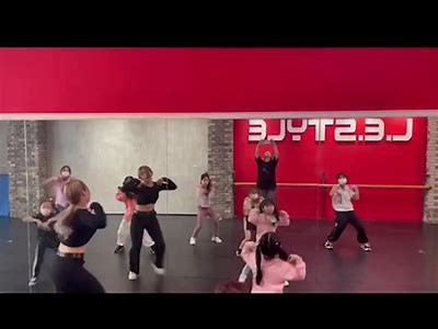 女性抖阴舞表演技巧分享：如何通过舞蹈增强自信与魅力