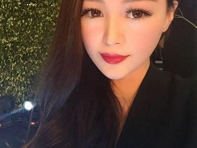 揭秘富二代的奢华生活：抖音视频中的奢侈世界