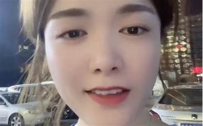 魅力女性在线聊天，畅谈生活与兴趣，尽享互动乐趣